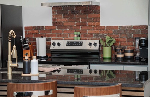 Springfield Casa | Urban Oasis - A Newly Renovated 4BR Dream!