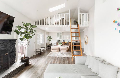 North Admiral Apartamento | Urban Oasis: Bright Loft with City View Near Ferry