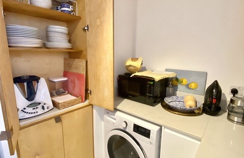 Clissold Casa | Urban Oasis Chic 1BR Flat with Spacious Garden