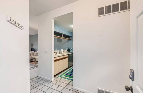 Glenwood Grove - North Iris Apartamento | Urban Oasis: Cozy Furnished 1 BDR in Boulder