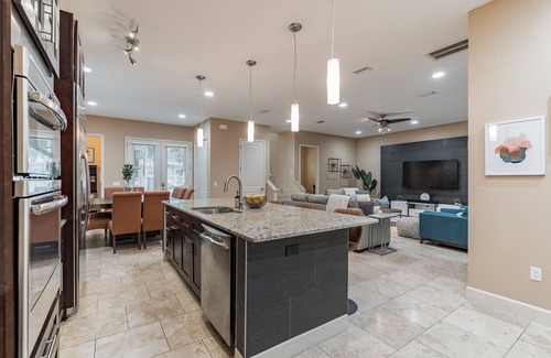 Downtown Casa | Urban Oasis- Downtown SRQ Luxury Pool Home!