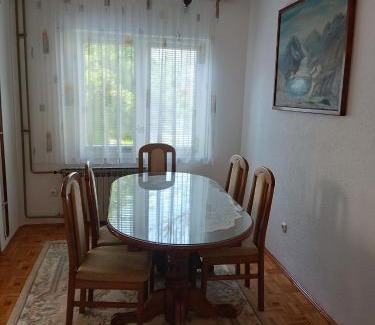 Mali Radic Apartamento | Urban oasis in Cazin