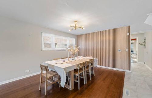 Skokie Casa | Urban Oasis - Kid Friendly - Quiet Street