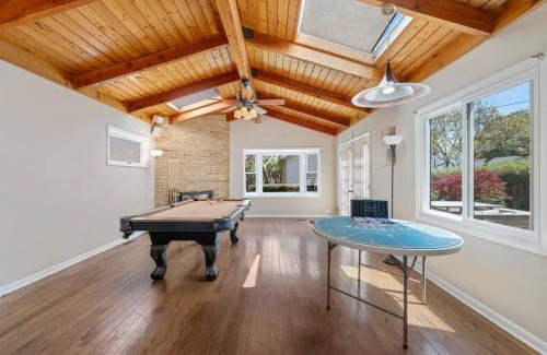 Skokie Casa | Urban Oasis - Kid Friendly - Quiet Street
