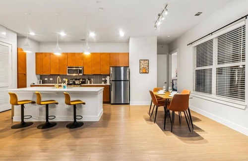 King William Apartamento | Urban Oasis: Luxe Apt City & River Views+Pool+Gym!