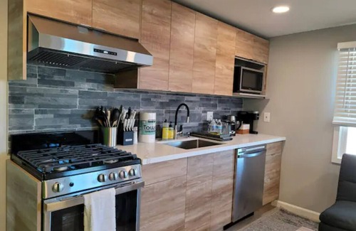 Hayward Apartamento | Urban Oasis to Love, Near SF, Free Parking Onsite