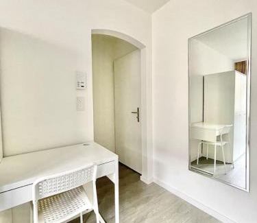 Sihlfeld Apartamento | Urban Oasis with Queen Bed and View BE-18