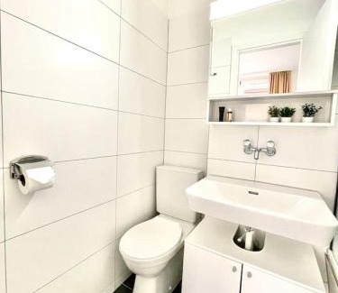 Sihlfeld Apartamento | Urban Oasis with Queen Bed and View BE-18