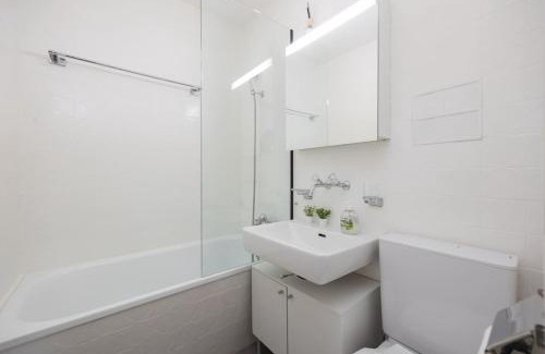 Sihlfeld Apartamento | Urban Oasis with Queen Bed and View BE-19