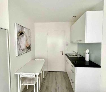 Sihlfeld Apartamento | Urban Oasis with Queen Bed and View BE-14