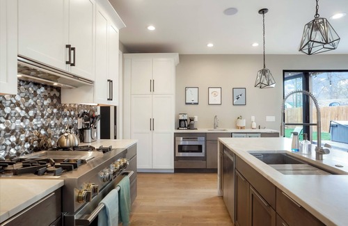 Sunnyside Casa | Urban Perfection! Modern Home, 2 Primary BRs, hot tub, boccee, game room, patio.