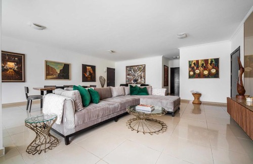 Ikoyi Apartamento | Urban Pumpkin Cordyline