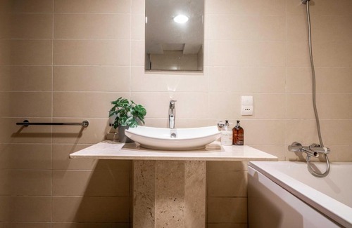Ikoyi Apartamento | Urban Pumpkin Cordyline
