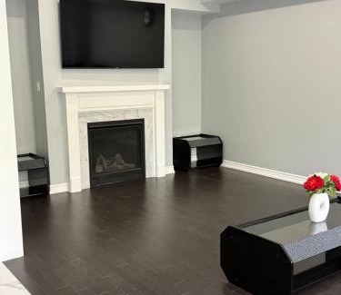 Whitby Casa | Urban Retreat 4BR