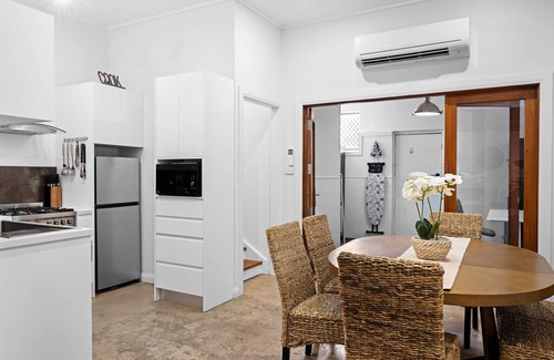 Stockton Apartamento | Urban Retreat - 700m to Little Beach