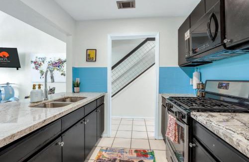 Canyon Lake Casa | Urban Retreat at Coddiwomple Cottages