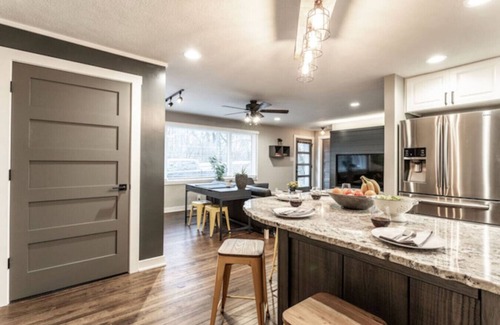 Indianapolis Casa | Urban Retreat @Keystone 2BED/1BA Wooded Sanctuary