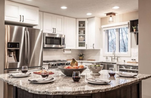 Indianapolis Casa | Urban Retreat @Keystone 2BED/1BA Wooded Sanctuary