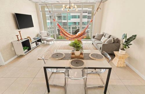 Midtown Apartamento | Urban Retreat - Location Pool Gym & Parking