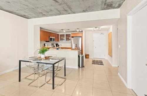 Midtown Apartamento | Urban Retreat - Location Pool Gym & Parking