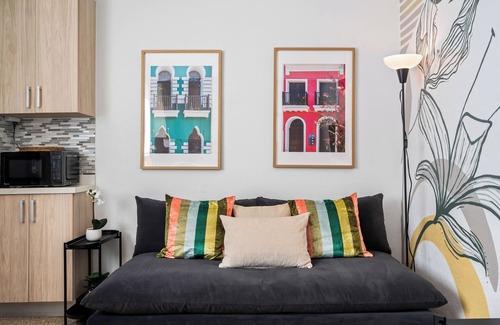 Condado Apartamento | Urban Retreat On-site Parking Pool Ocean Near