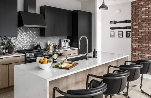 Edgehill Cabaña | Urban Row - Rooftop Hottub - Heart of Gulch