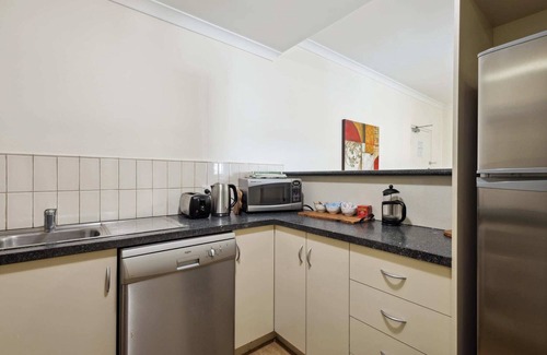 Northbridge Apartamento | Urban Serenity 2 Bedroom Apt with Stunning Views