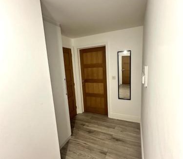 Woking Apartamento | Urban Stay 5 Guests Free Parking