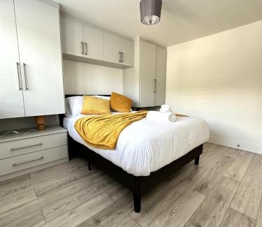 Woking Apartamento | Urban Stay 5 Guests Free Parking