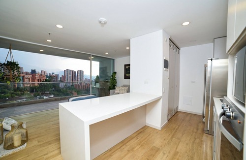 El Tesoro Apartamento | Urban Studios- Newly furnished. Beautiful city views