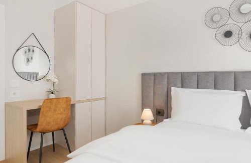 Oradea Apartamento | Urban Suite- Luxe 2BR with Balcony and Parking