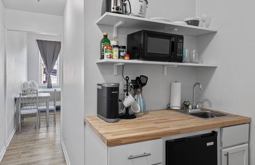 Niles Apartamento | Urban Suites at Gather - Studio Apartment Pair