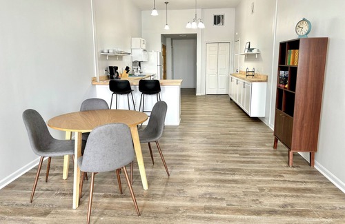 Niles Apartamento | Urban Suites at Gather - Studio Apartment Pair