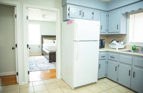 Fall River Apartamento | Urban Tranquility – Sleeps 6+