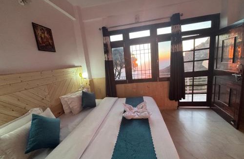 Kasauli Casa | Urban wave 2Bed rooms by Vanasthali
