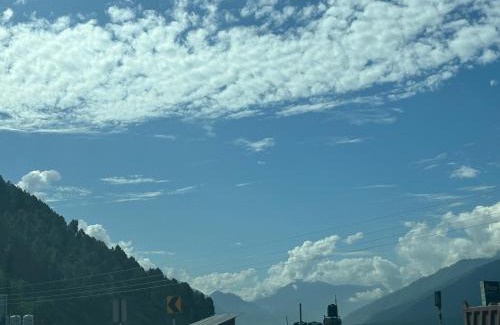 Kasauli Casa | Urban wave 2Bed rooms by Vanasthali