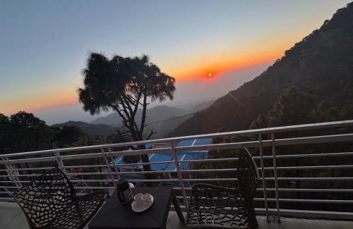 Kasauli Casa | Urban wave 2Bed rooms by Vanasthali