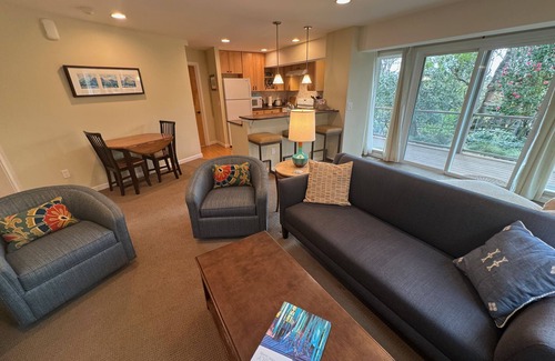 Hawthorne Hills Apartamento | Urban Woodland Retreat, cerca del ~ UW ~, conveniente para todo