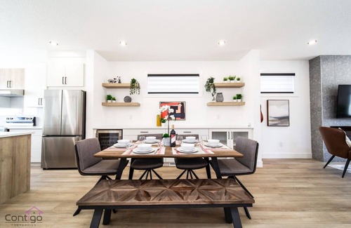 Jasper Place Casa | Urban Zen | AirCon | King Bed | 10 min WEM & DT!