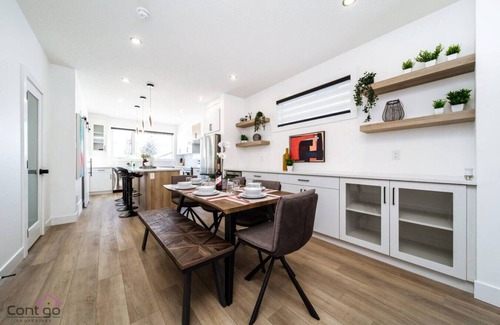 Jasper Place Casa | Urban Zen | AirCon | King Bed | 10 min WEM & DT!