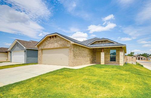 Lubbock Casa | Urbana Cabana Modern Home 8 Mi to Texas Tech!