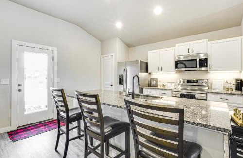 Lubbock Casa | Urbana Cabana Modern Home 8 Mi to Texas Tech!
