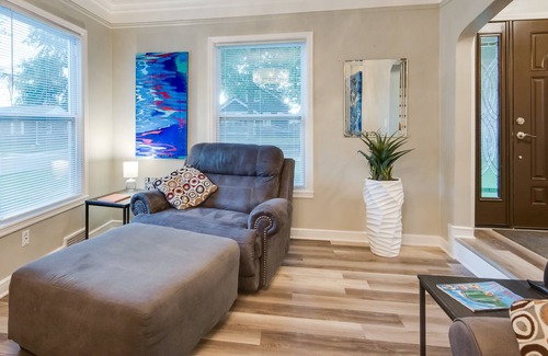 Urbandale Casa | Urbandale Oasis: Game Room, Patio, Grill & More!
