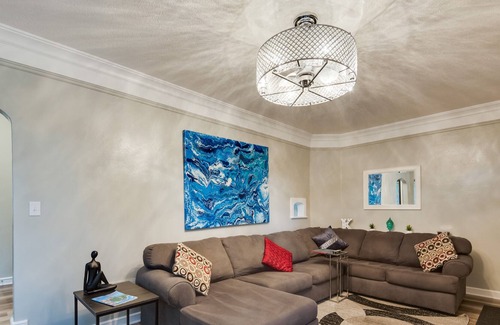 Urbandale Casa | Urbandale Oasis: Game Room, Patio, Grill & More!