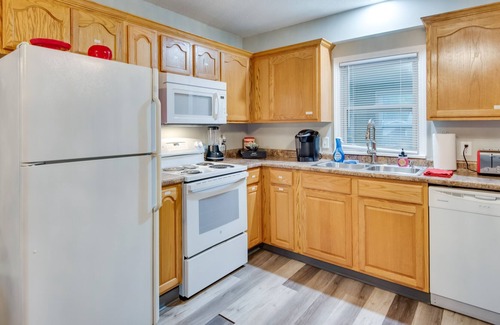Urbandale Casa | Urbandale Oasis: Game Room, Patio, Grill & More!