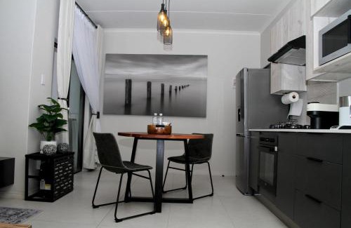 Greater Johannesburg Metropolitan Area Apartamento | Urbane- By LaSerene -Carlswald