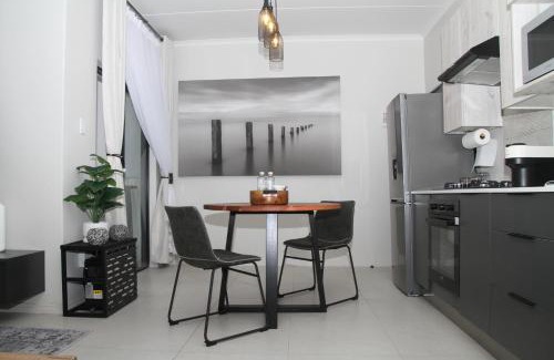 Greater Johannesburg Metropolitan Area Apartamento | Urbane- By LaSerene -Carlswald