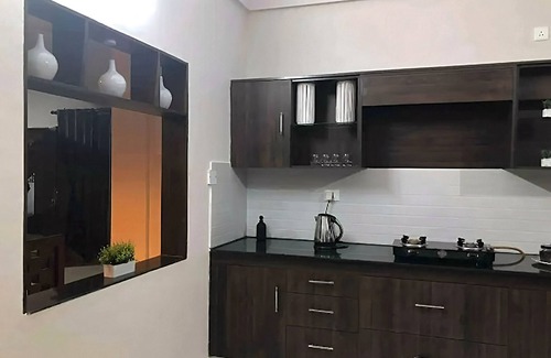 Kazhakuttam Apartamento | Urbane Cove 2: Furnished AC Apt