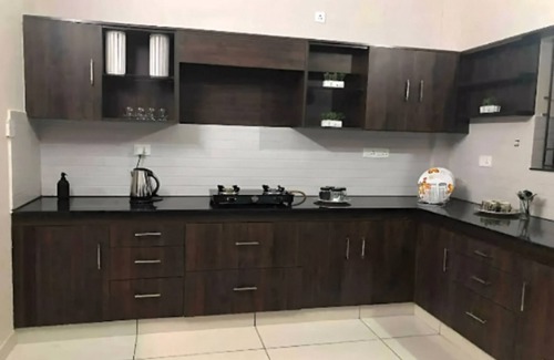 Kazhakuttam Apartamento | Urbane Cove 2: Furnished AC Apt