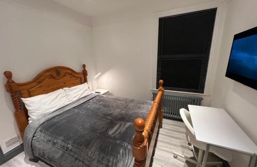 Broad Green Casa | UrbanNess Stays - Rooms with Stylish Comfort in the Heart of Croydon